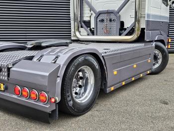 FH400 4X2 / SPECIAL / SHOWTRUCK